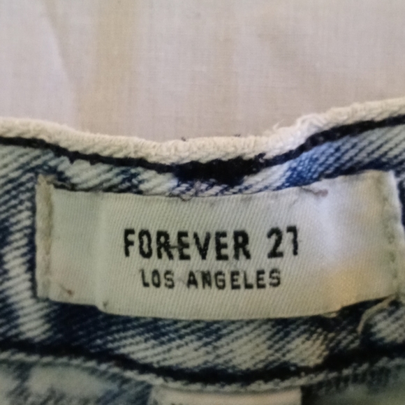 Womans shorts - Picture 2 of 7